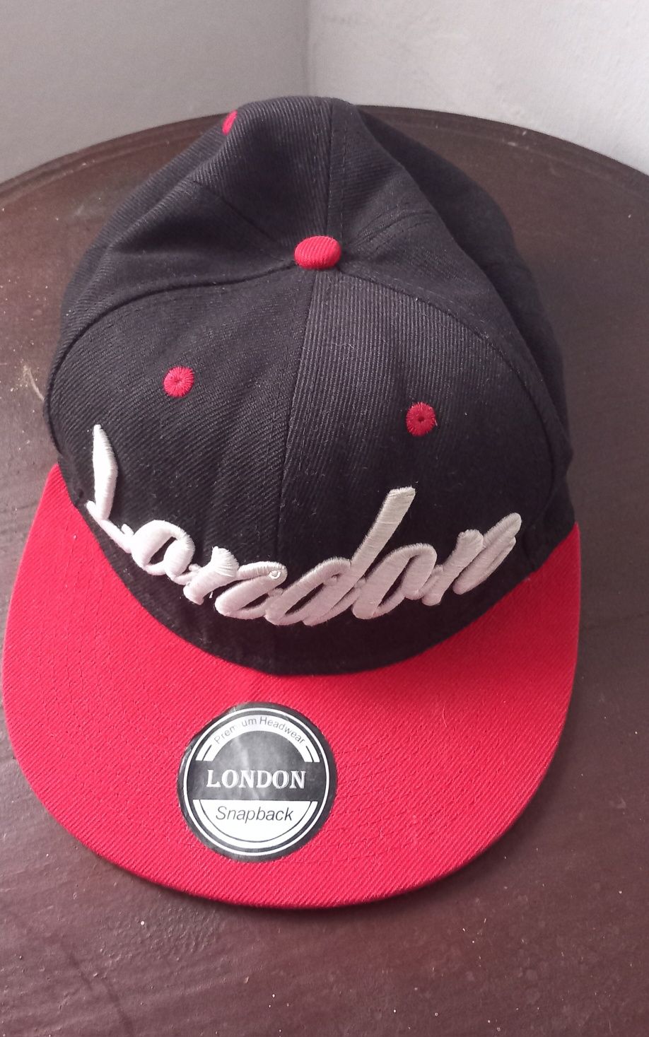 Boné London para homem 7€