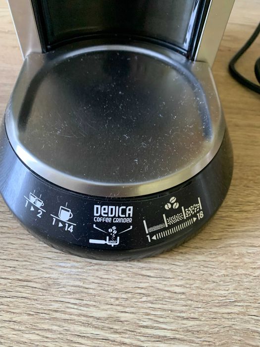 Кавомолка DeLonghi KG 521 M Dedica