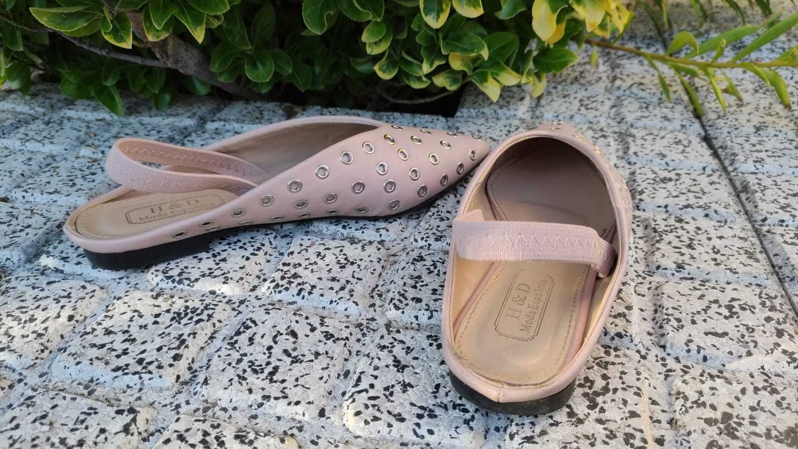Sapatos Rasos com Ilhós – Conforto e Estilo