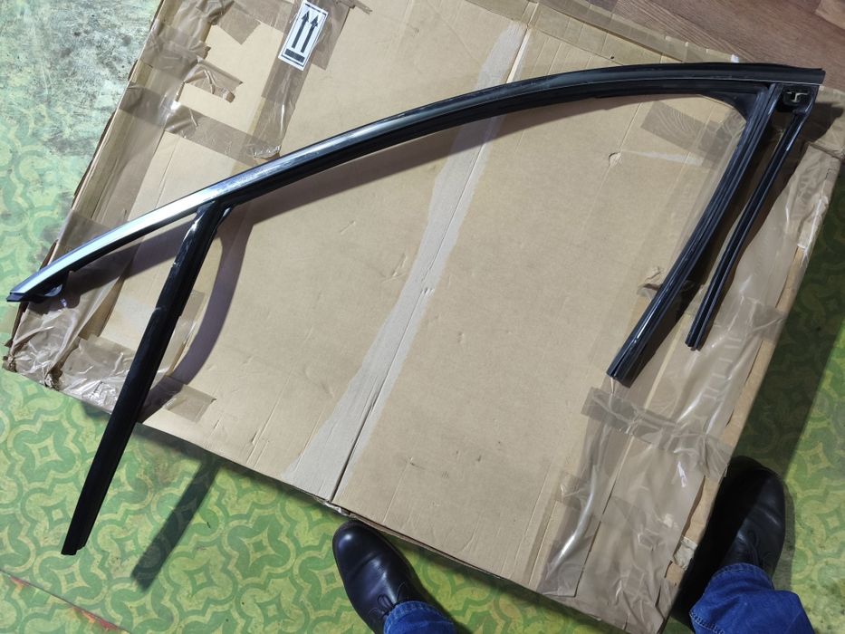 Молдинг двери верхний передней левой Ford Escape MK4 20-24 хром,