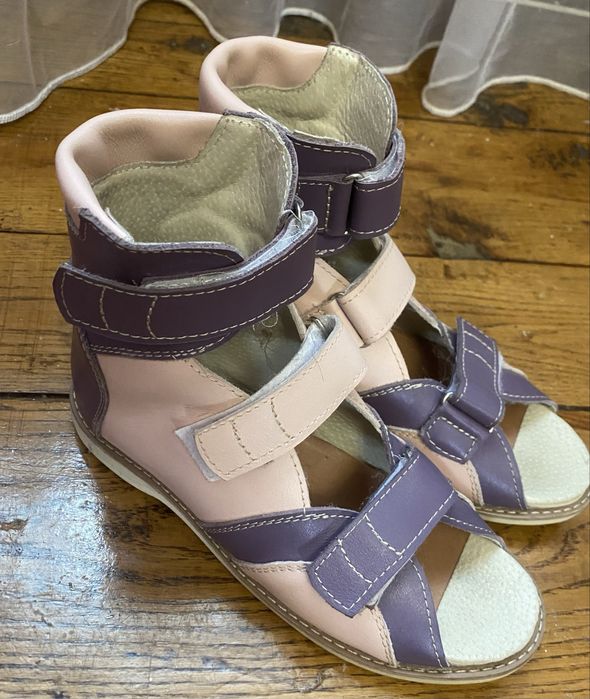 Ортопедичні босоніжки