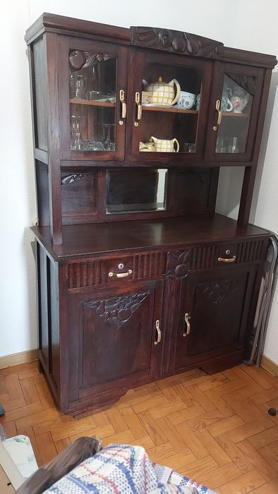 Móvel cristaleira antigo