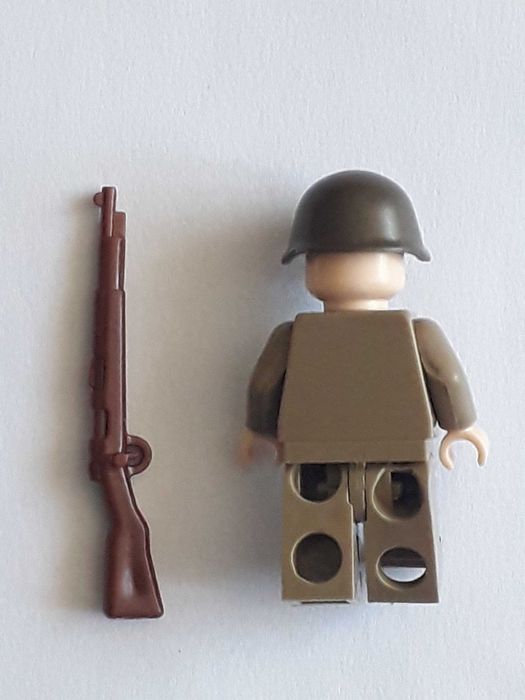 Figurka żołnierza rosyjskiego z bronią WW2 komp. z Cobi i Lego