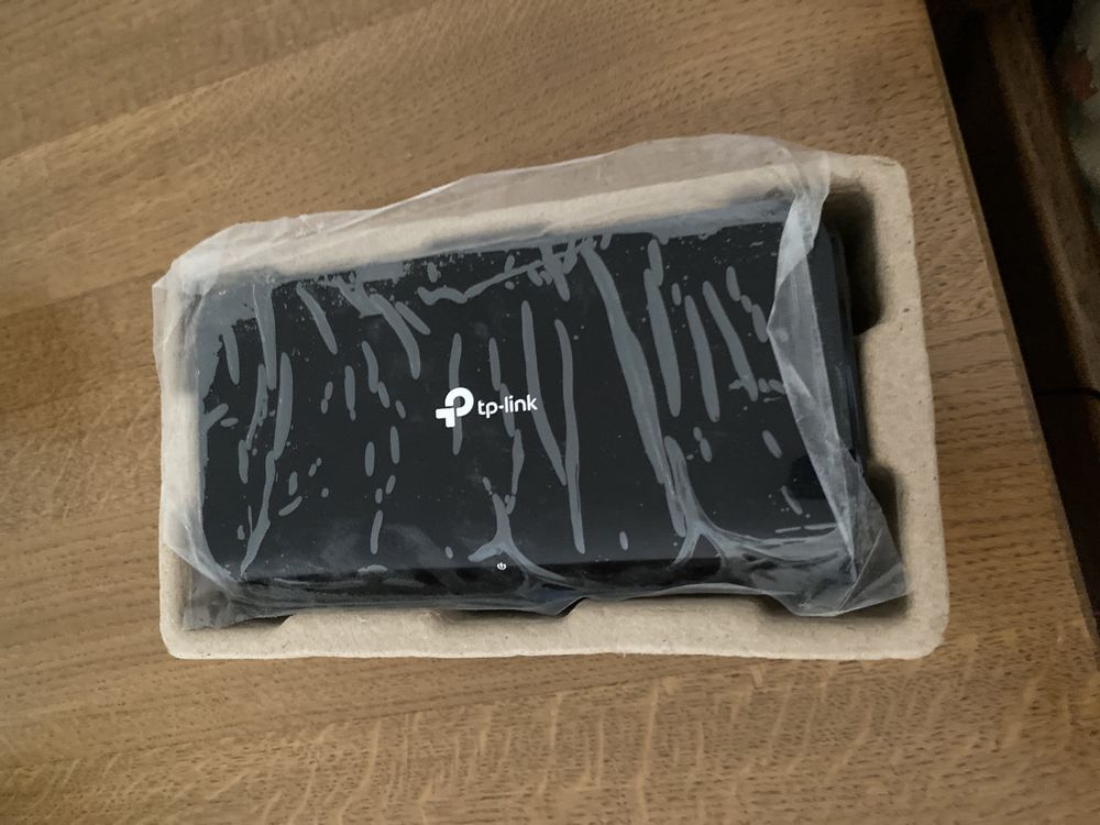 Свитч Tp link8 Port Gigabit  Новенький свитч. Не був у користуванні.