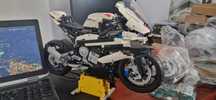 LEGO Technic Motor BMW M 1000 RR 42130 OPIS