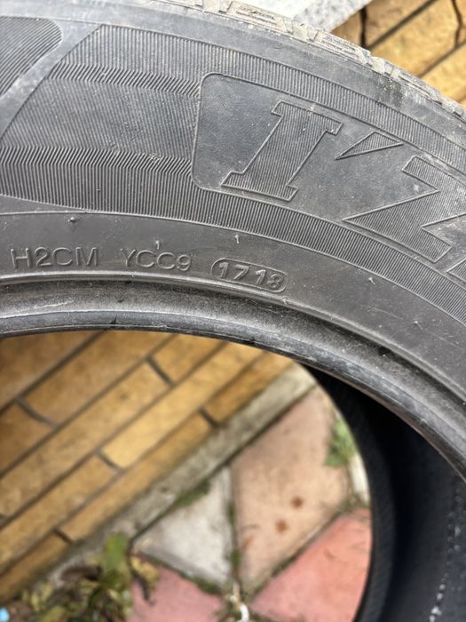 Шини   Зимові KUMHO 235/60 R18