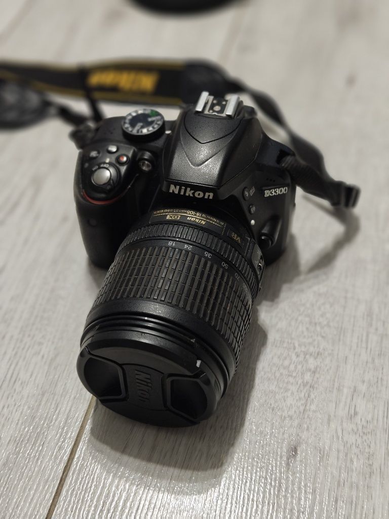 Zestaw Aparat lustrzanka Nikon D3300 z obiektywem 18-105. Dodatki