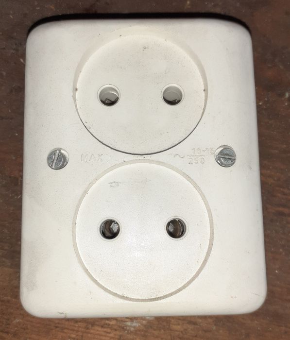 Stare gniazdko elektryczne, retro