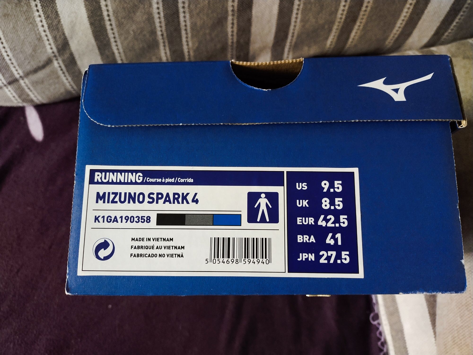 Продам кроссовки    Mizuno