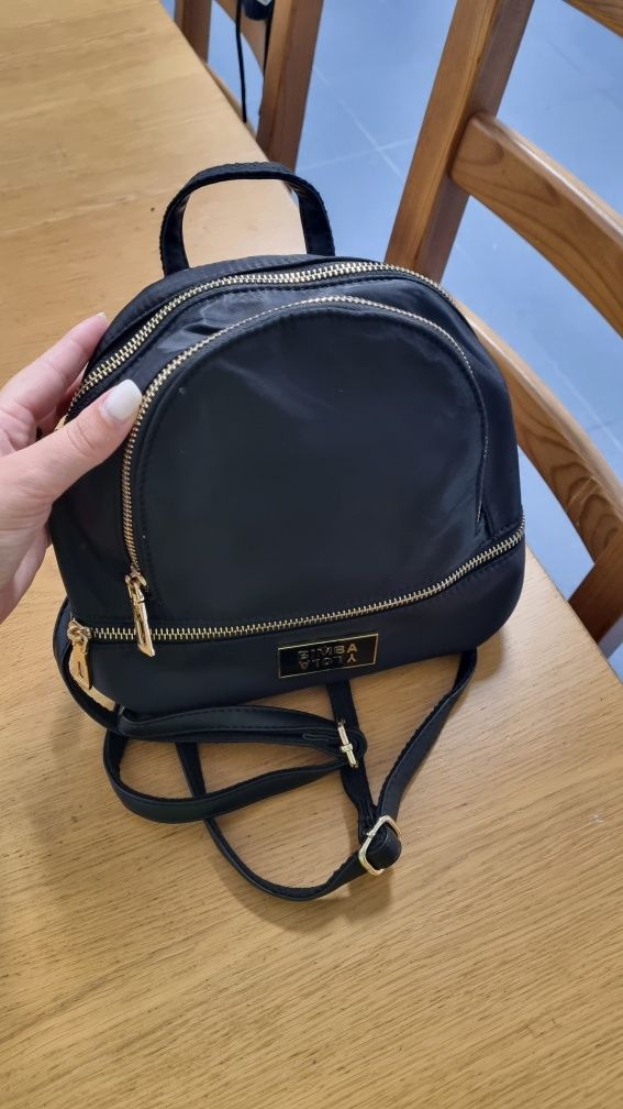 Mini Mochila Preta