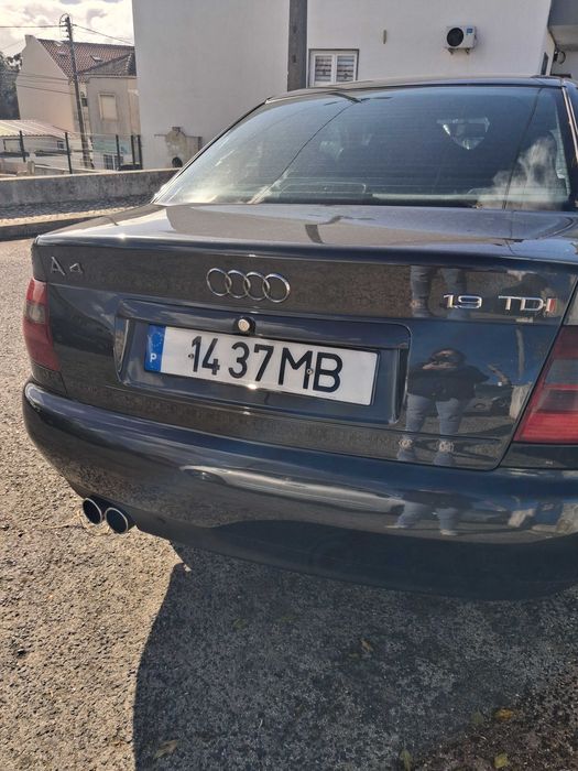 Audi A4 pintura nova, estofos novos.