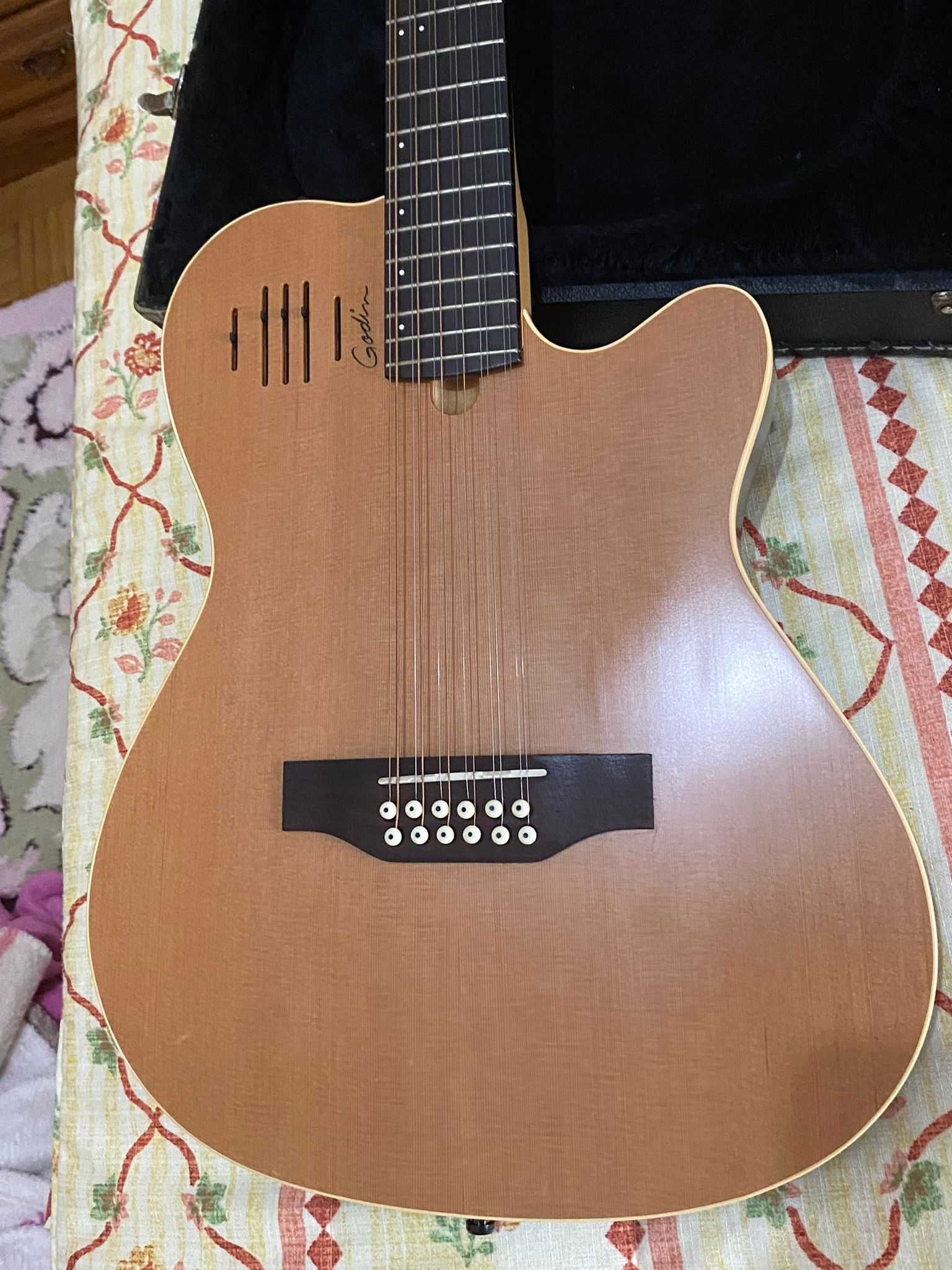 Guitarra 12 cordas Godin A12 (baixa de preço de 200€, para despachar)