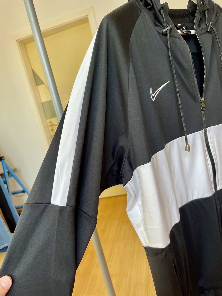 Толстовка Nike чорна в розмірі XL