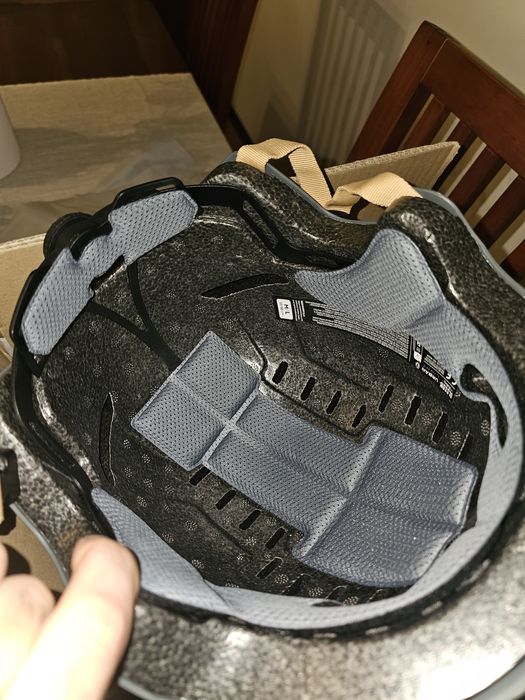 Capacete com luz sinalização