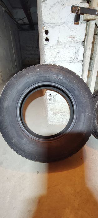 Opony zimowe 215/75/16c