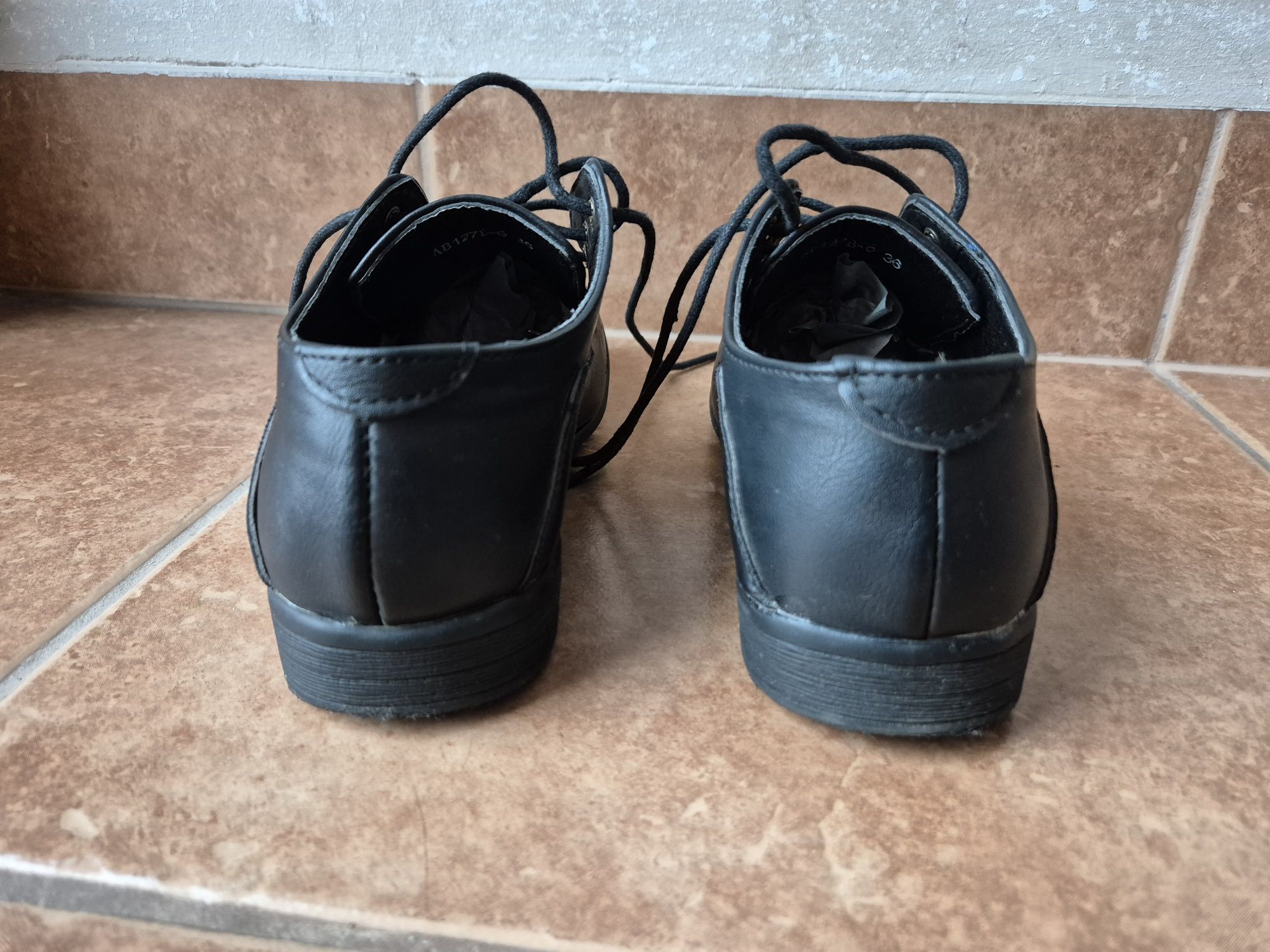 Buty  komunijne, eleganckie 36 rozmiar.