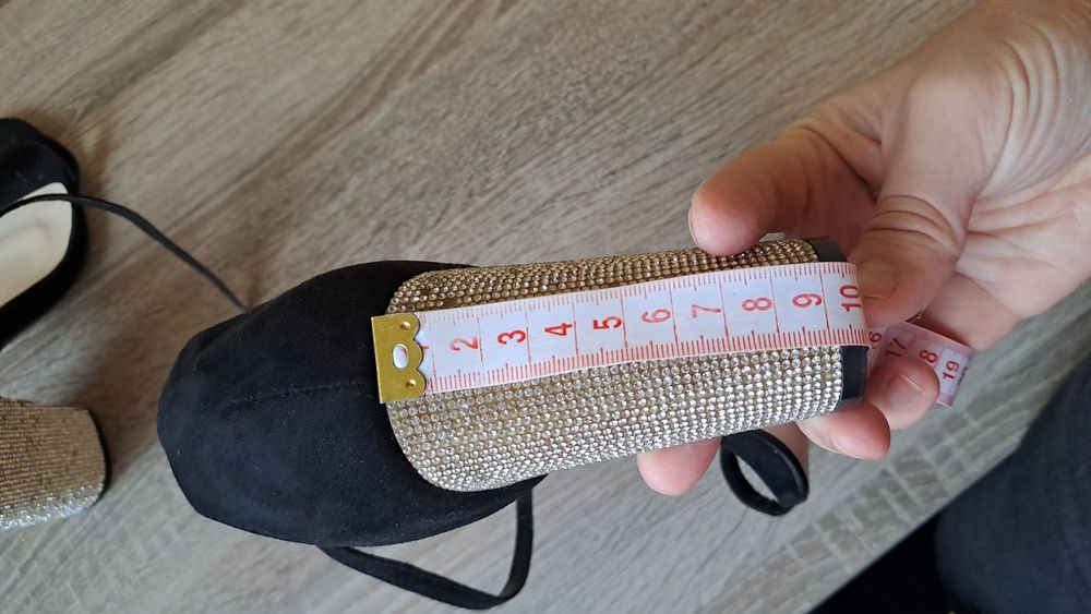 Яскраві босоніжки