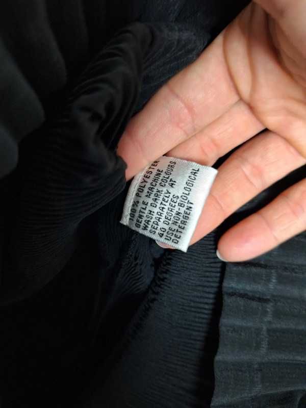 Czarna spódnica na gumce do kolan wyjściowa do pracy plisowana 40 12 L