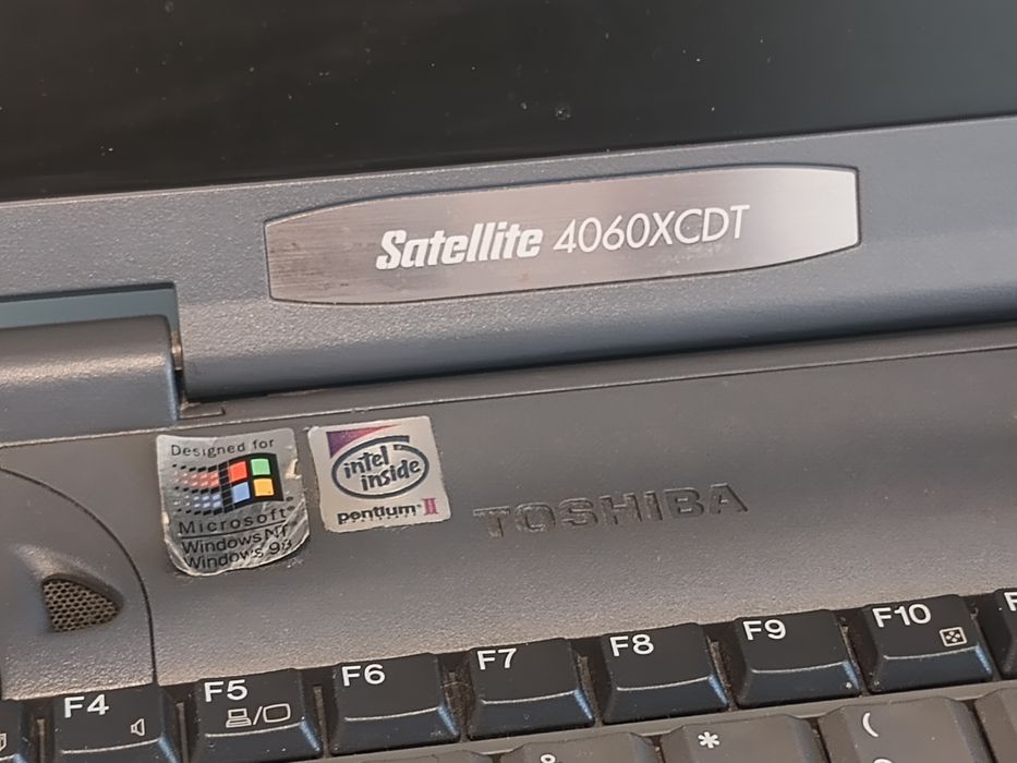 Retro laptop Toshiba 4060XCDT Pentium 2 333MHz, 64MB, W98, LPT, COM