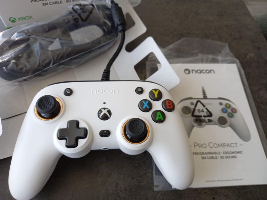 Nacon ergonomic controller