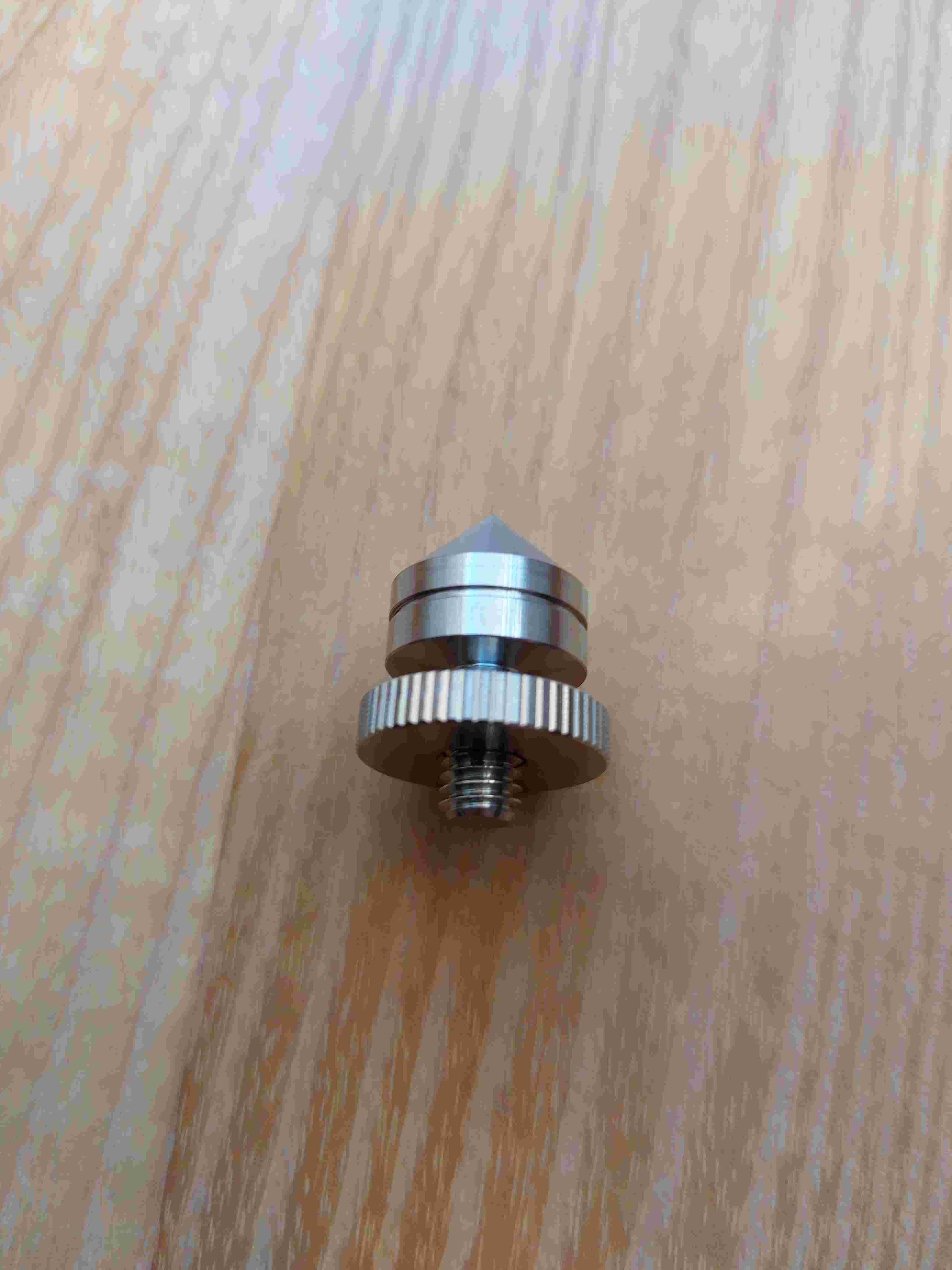 Kolce z podstawkami pod audio lub subwoofer