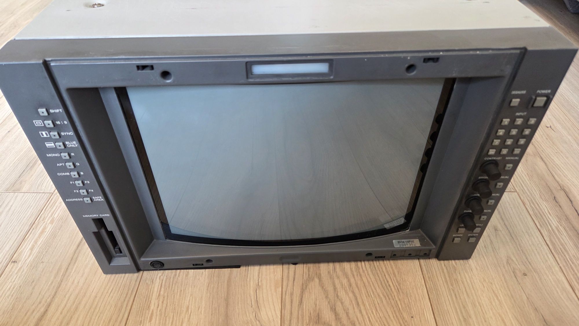 Monitor crt Sony BVM 14F5E do retro  Snes Nes N64 Sega Psx Amiga Xbox