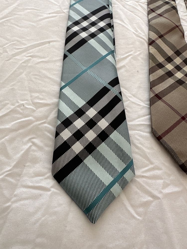 Duas gravatas Burberry originais e como novas