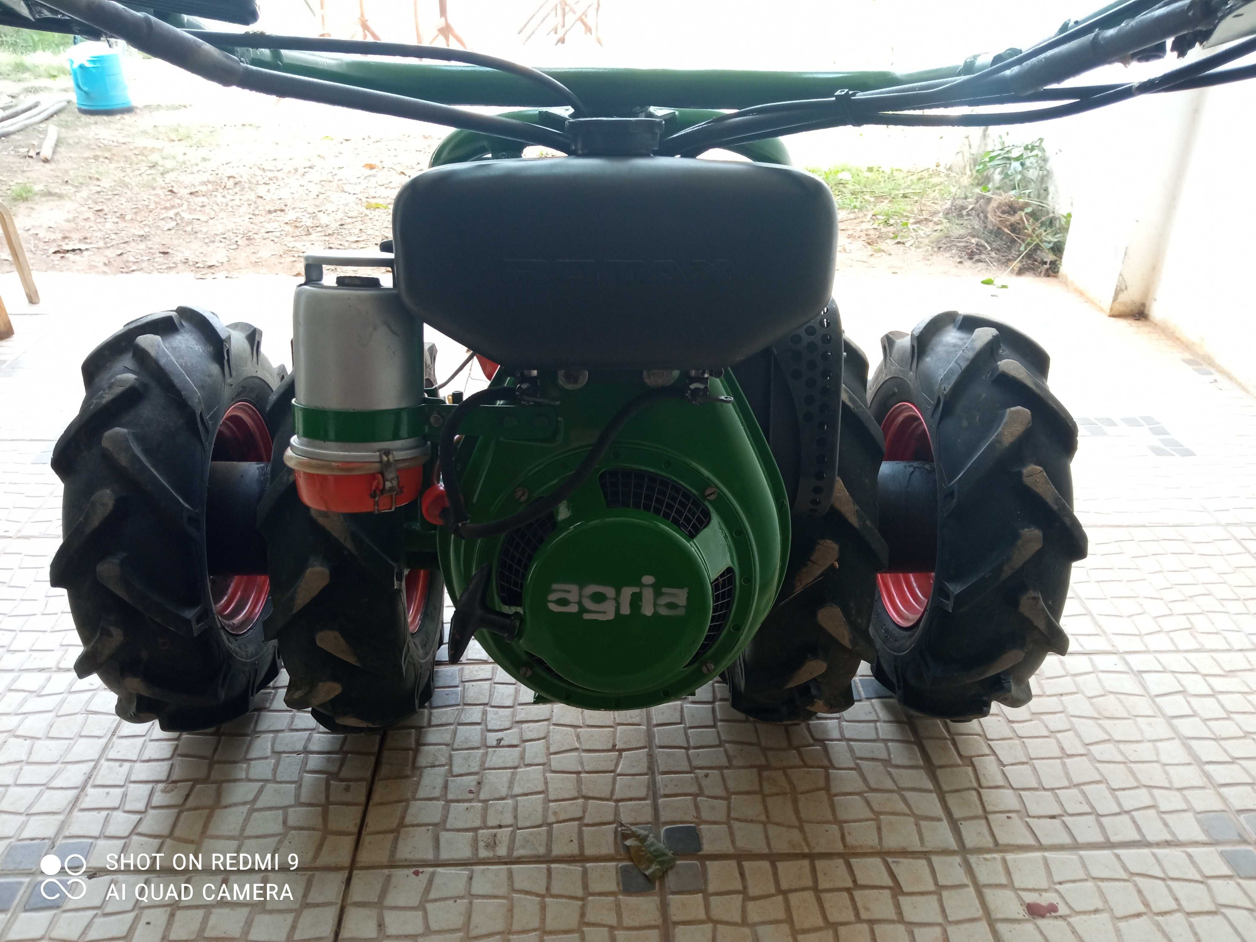 Ceifeira Gadanheira Agria 5400 com 4 rodas Profissional
