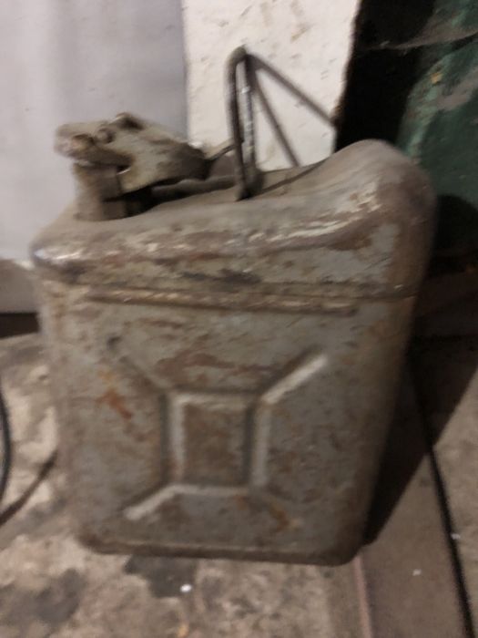 Канистра  5 литров. Самовывоз.