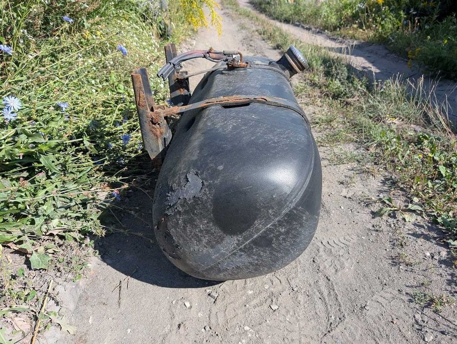 Zbiornik paliwa 125l plastikowy z uchwytami Mercedes Man Renault smok