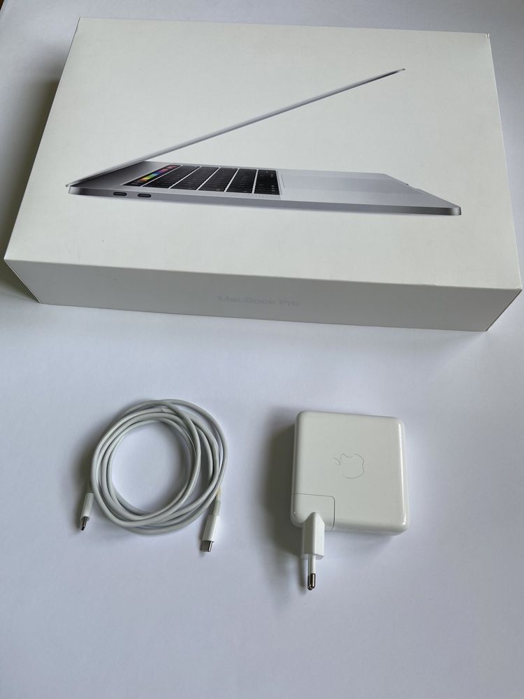 MacBook Pro 15" 2018 16/512/i7 6-core 560X 4GB Silver