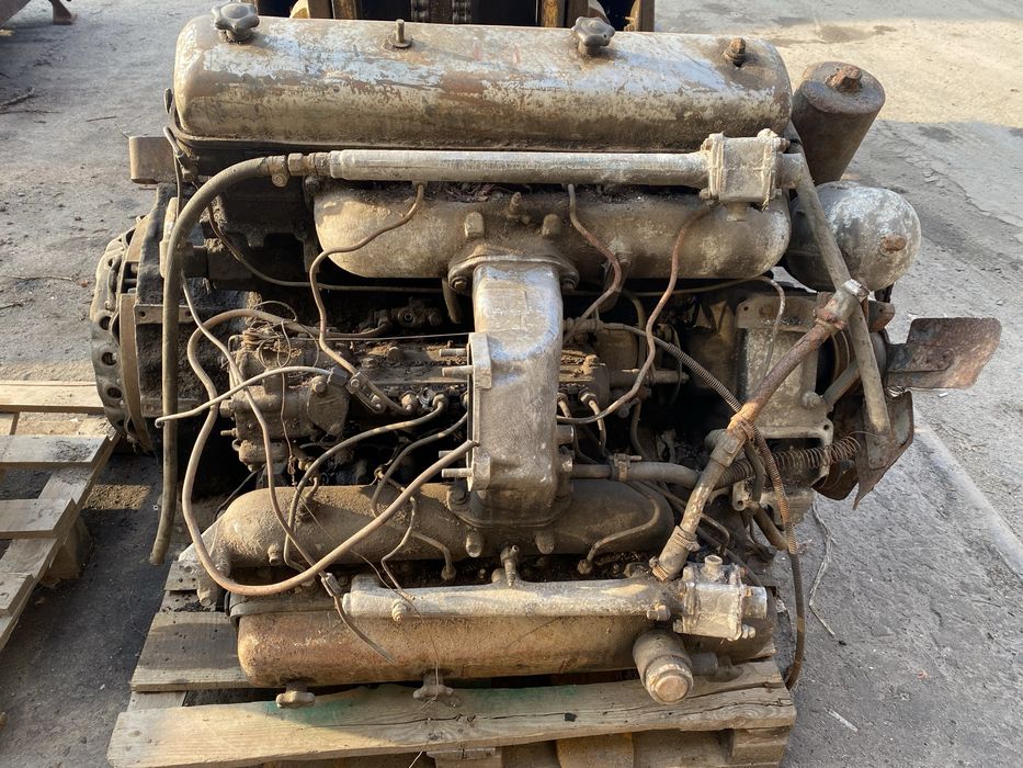 Двигатель ЯМЗ - 238 (V8) с коробкой.