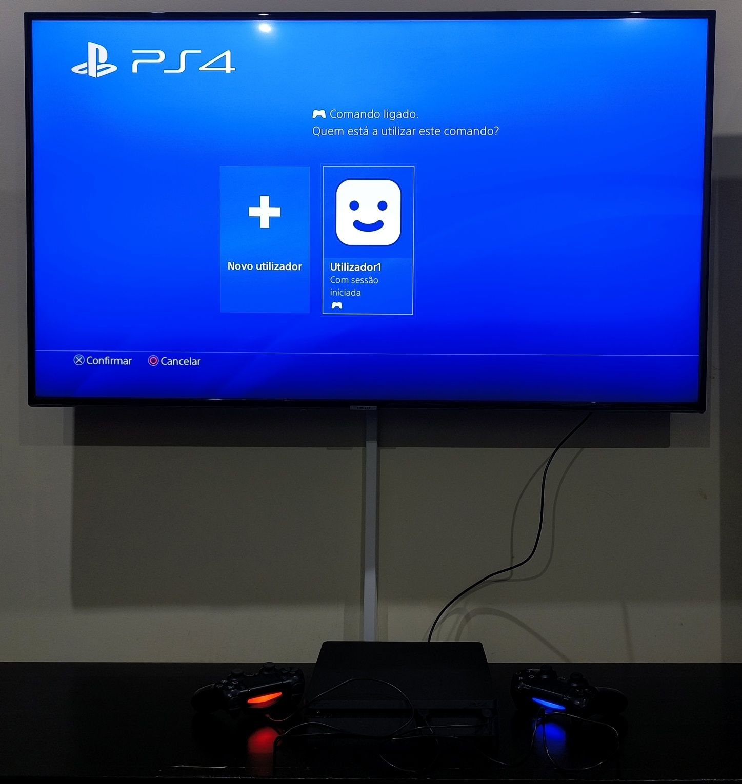 PlayStation 4 Slim 1 TB + 2 Comandos + 1 Jogo + Cabos