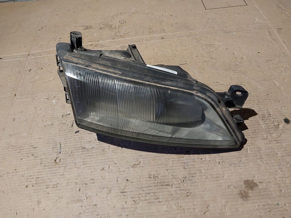 Opel vectra B prawa przednia lampa przód reflektor  prawy