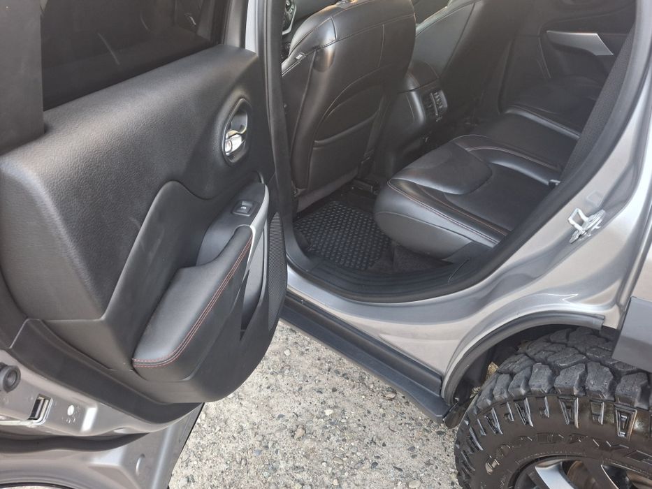 Jeep cherokee  продам