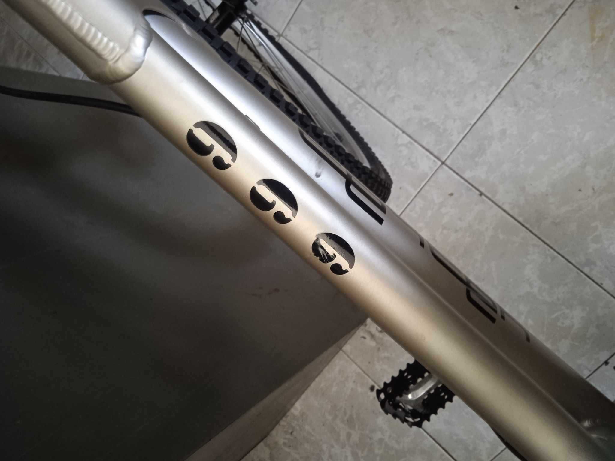 Bicicleta de trial Yaabaa nova.