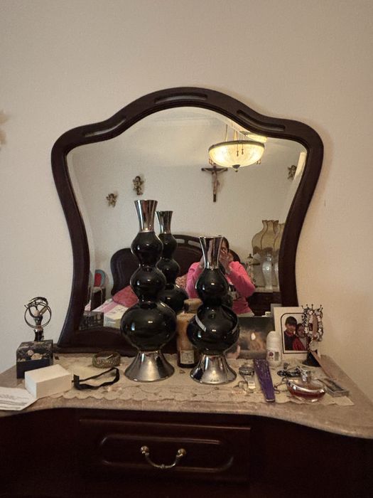 Mobilia de quarto em mogno