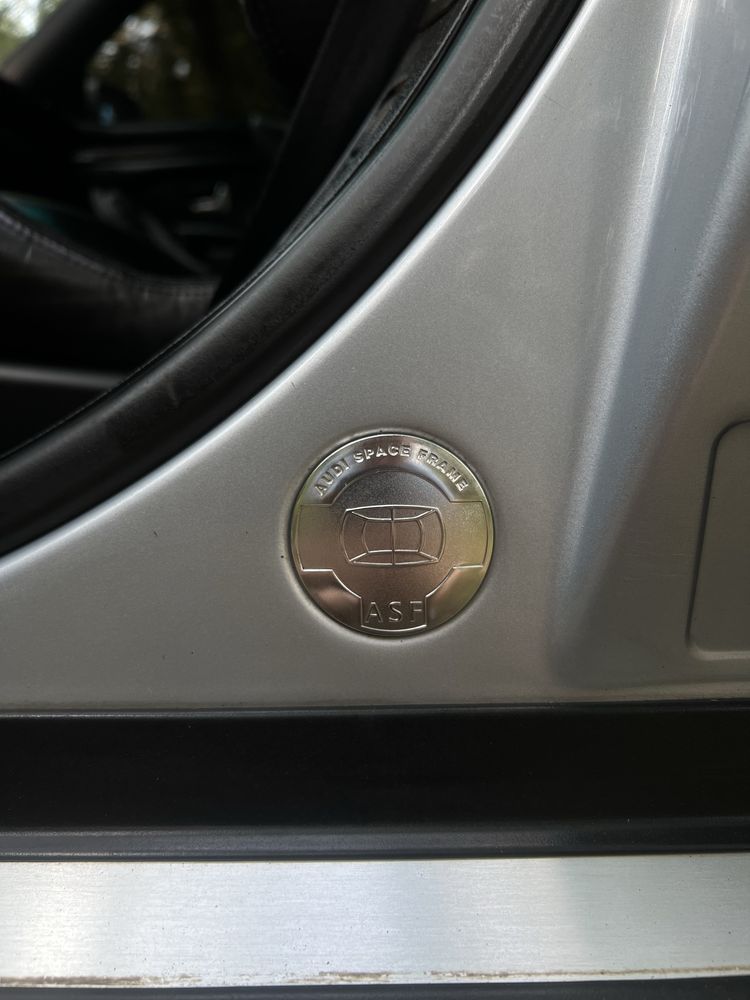 Продам Audi S8 D2