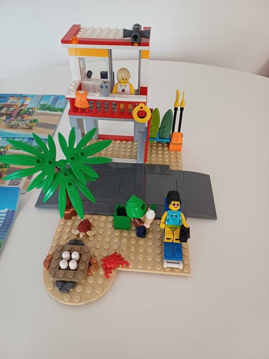 LEGO CITY Stanowisko ratownicze na plaży 60328