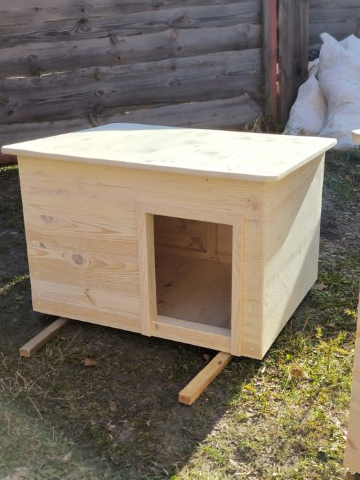 Будки з дерева для собак та котів