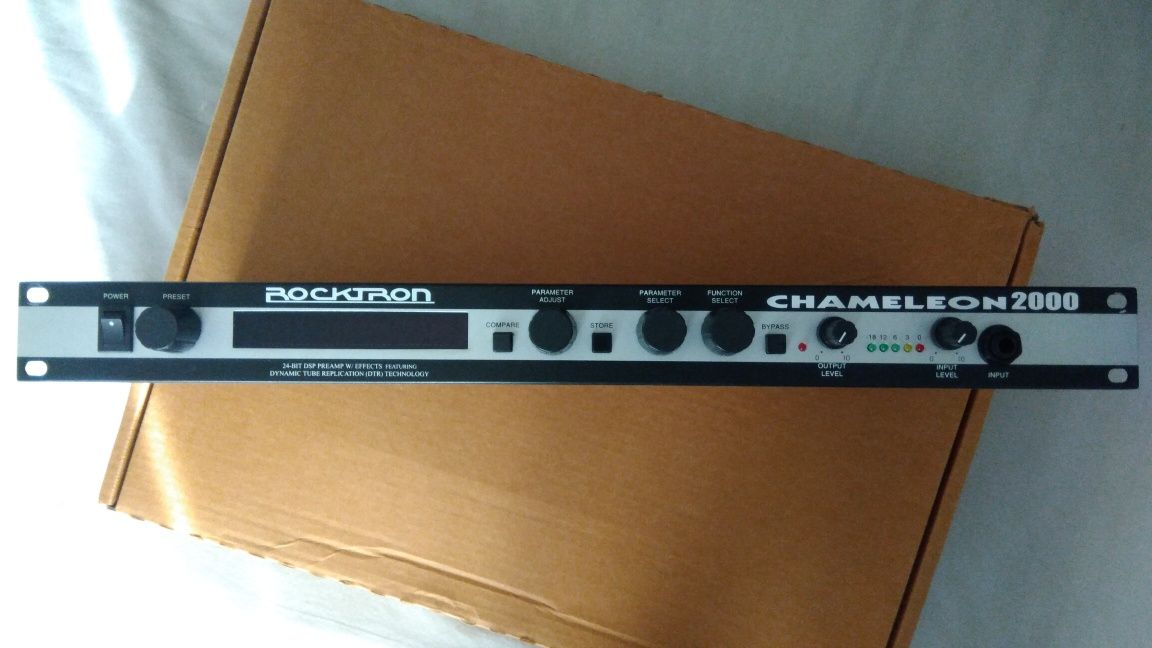 Rocktron Chameleon 2000 preamp e efeitos