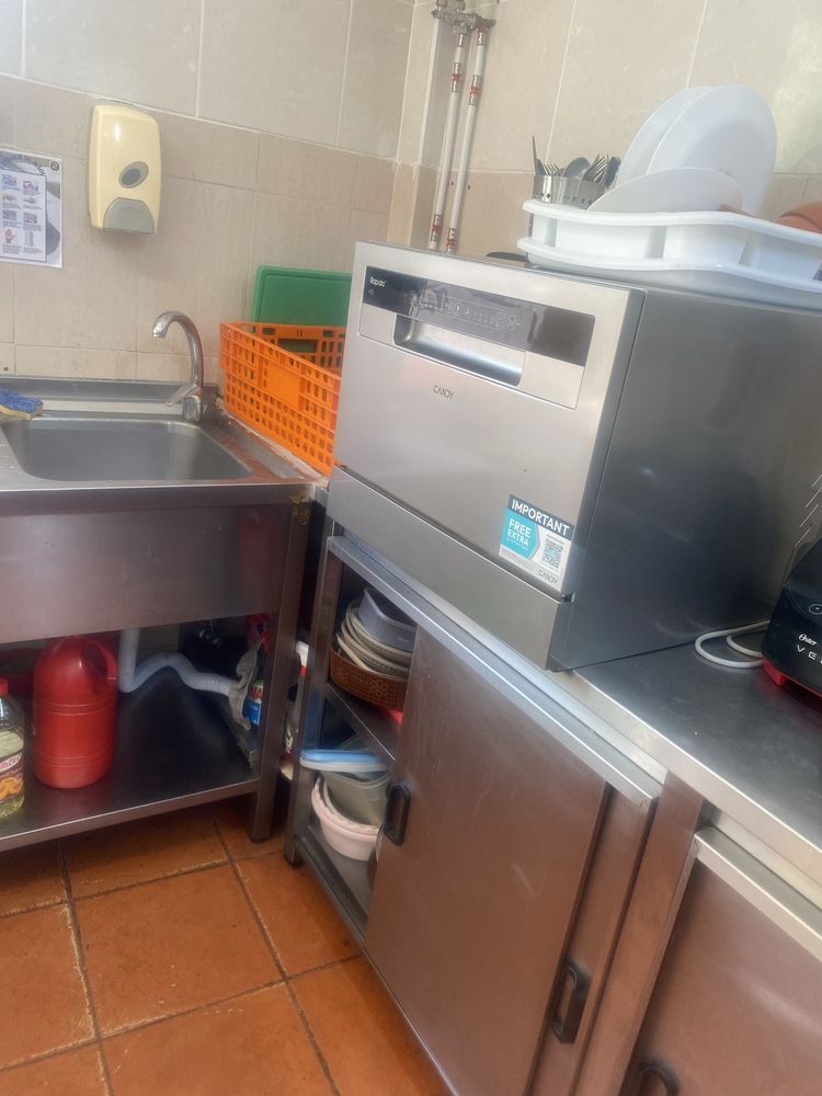 vende doner kebab e restaurante no coração do Cacem (perto da estação)