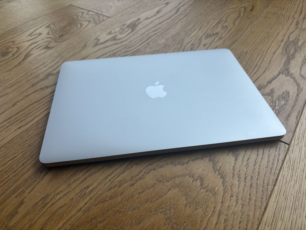 MacBook Pro 13” 2017 | i5 | 8 GB RAM | 512 GB SSD | Stan bardzo dobry