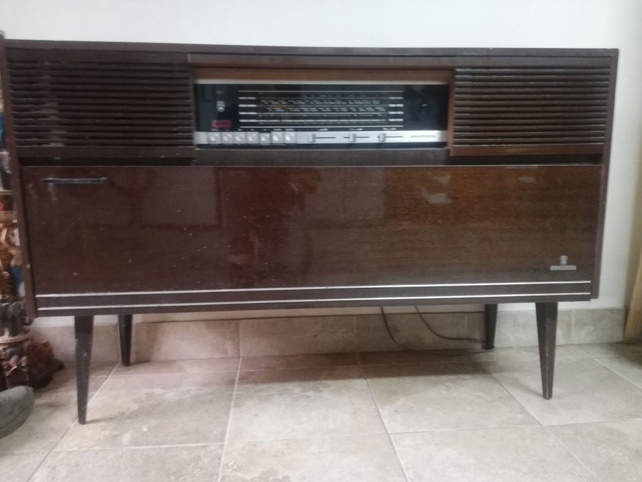 Gira Discos Antigo Grundig (Promoção da Semana)