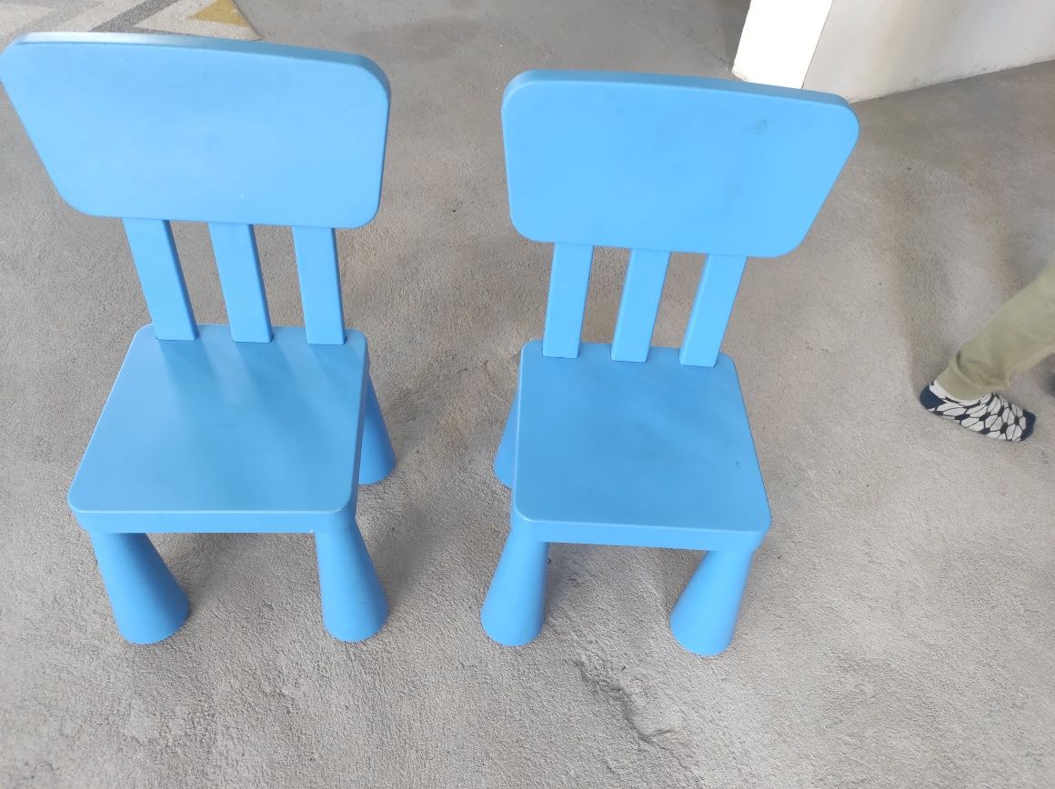 Krzesła mamut IKEA
