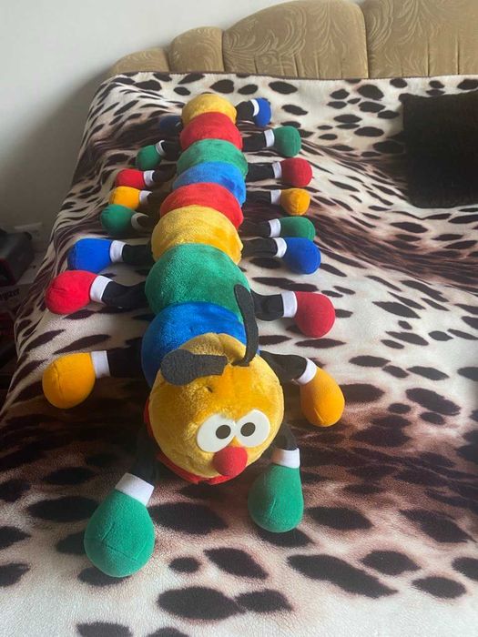 М'яка іграшка-гусениця
