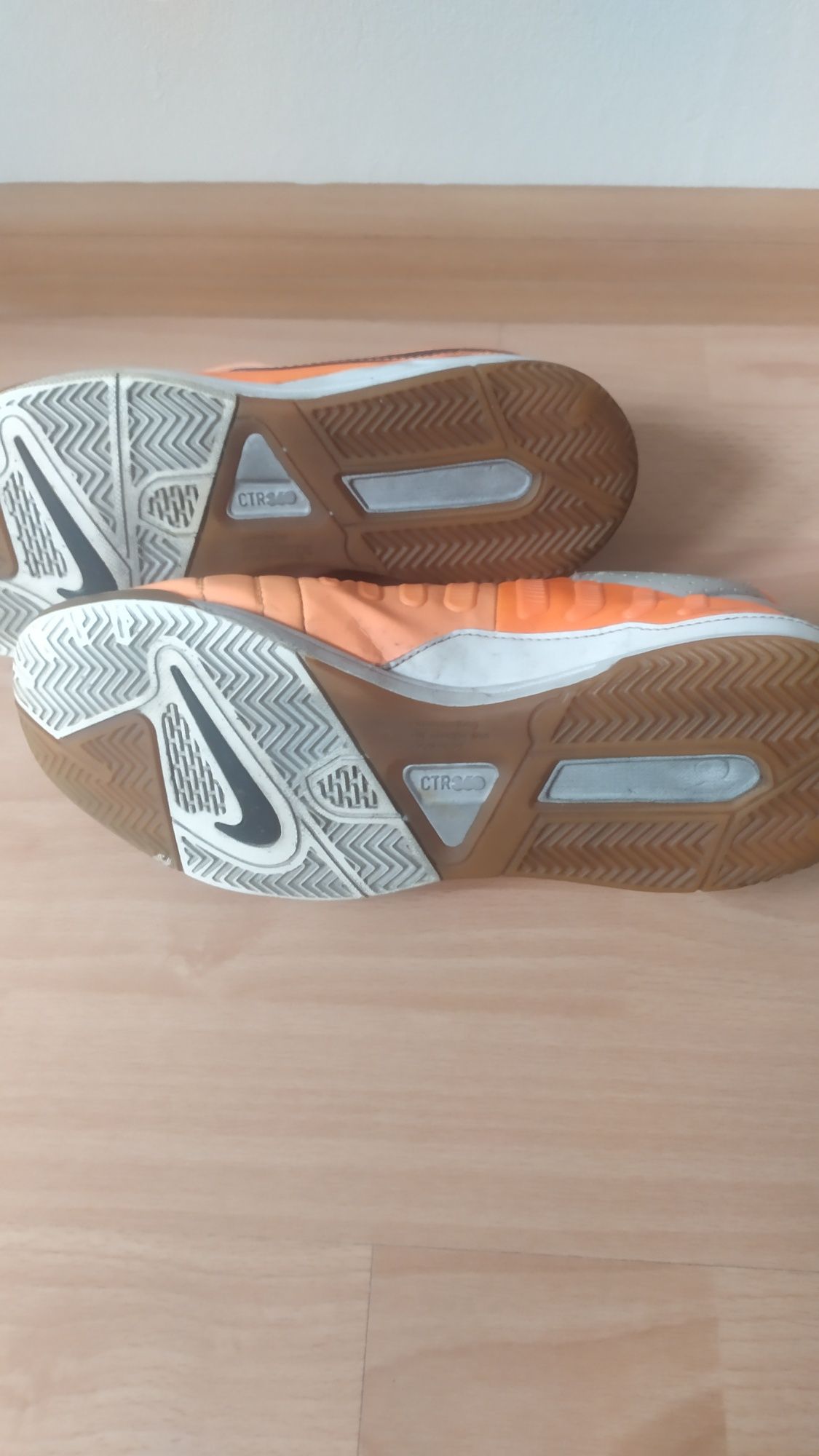 Buty Nike 40.5 pomarańczowe