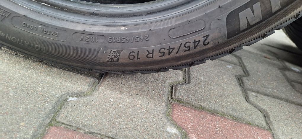 Opony zimowe Michelin 245/45 19