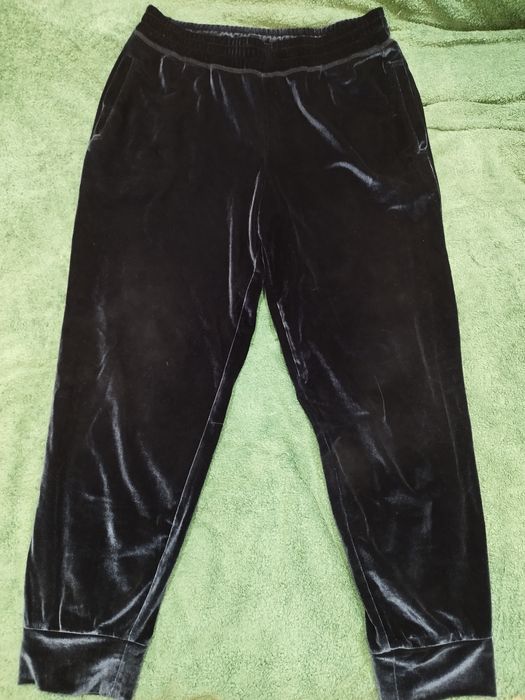 Велюрові (оксамитові) спортивні штани.
