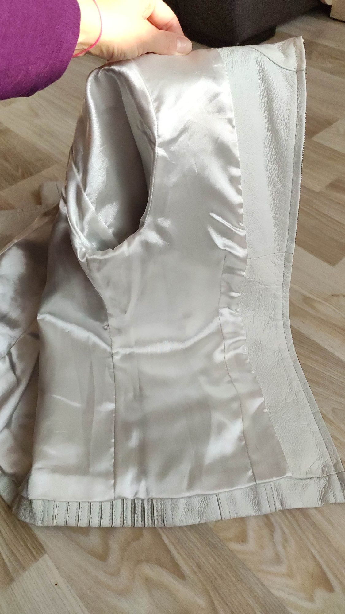 Стильна куртка шкіряна жіноча біла, розмір 42-44